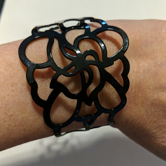 Lia Sophia cuff bracelet - Picture 4 of 4